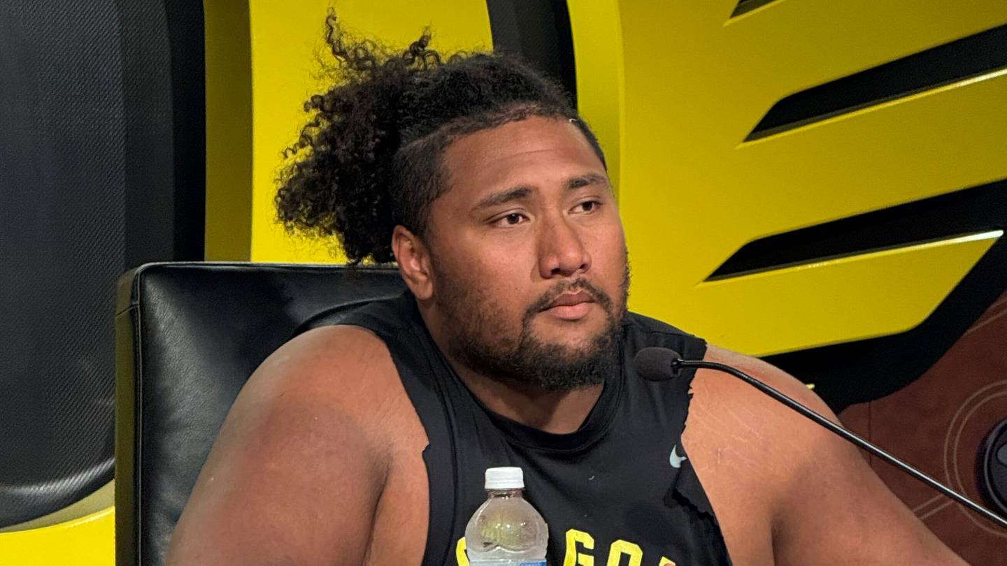 Oregon's Iapani Laloulu Delivers Candid Response to Trent Ferguson Injury News