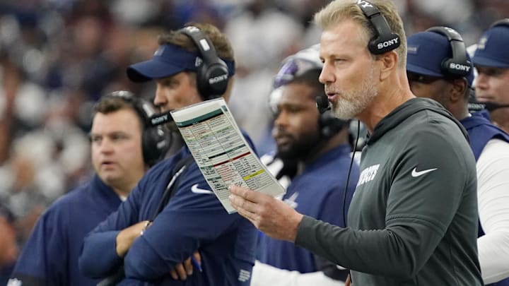 Sep 14, 2025; Arlington, Texas, USA; Dallas Cowboys defensive coordinator Matt Eberflus on the sideline during the first quarter at AT&T Stadium. Sep 14, 2025; Arlington, Texas, USA; Dallas Cowboys defensive coordinator Matt Eberflus on the sideline during the first quarter at AT&T Stadium.