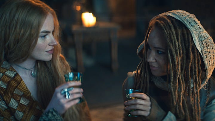 Elayne Trakand (Ceara Coveney) and Aviendha (Ayoola Smart) in The Wheel of Time season 3. Image: Prime Video.