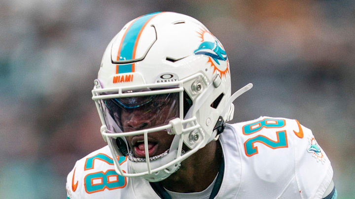 Miami Dolphins running back De'Von Achane (28) breaks free with the ball during a week 14 football game between the New York Jets and Miami Dolphins at MetLife Stadium on Sunday, Dec. 7, 2025. Miami Dolphins running back De'Von Achane (28) breaks free with the ball during a week 14 football game between the New York Jets and Miami Dolphins at MetLife Stadium on Sunday, Dec. 7, 2025.
