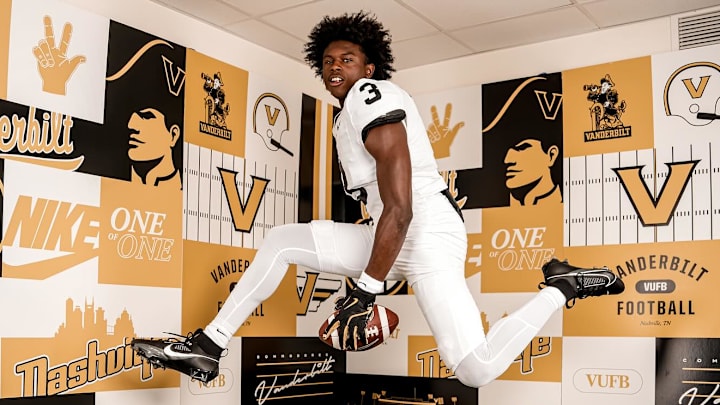 2026 Vanderbilt WR commit Kahden Smith during his official visit to Nashville 2026 Vanderbilt WR commit Kahden Smith during his official visit to Nashville