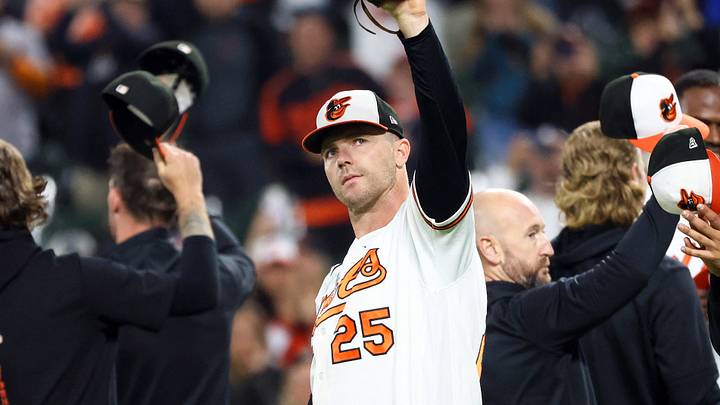 Sep 23, 2026; Baltimore, Maryland, USA;  Baltimore Orioles first baseman Pete Alonso (25) waives to the fans after Game 2 of a doubleheader against the Toronto Blue Jays at Oriole Park at Camden Yards.  Mandatory Credit: Daniel Kucin Jr.-Imagn Images
