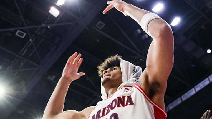 Dec 6, 2025; Tucson, Arizona, USA; Arizona Wildcats forward Koa Peat (10) hypes up the crowd in the last minute of the game against the Auburn Tigers at McKale Memorial Center. Mandatory Credit: Aryanna Frank-Imagn Images Dec 6, 2025; Tucson, Arizona, USA; Arizona Wildcats forward Koa Peat (10) hypes up the crowd in the last minute of the game against the Auburn Tigers at McKale Memorial Center. Mandatory Credit: Aryanna Frank-Imagn Images