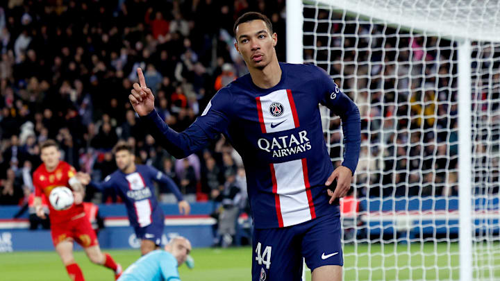 Hugo Ekitike monte en puissance avec le Paris Saint-Germain. 