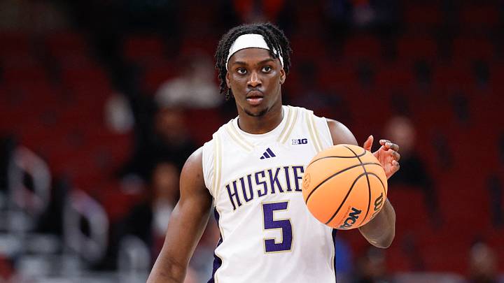 Mar 11, 2026; Chicago, IL, USA; Washington Huskies guard Zoom Diallo (5) brings the ball up court against the Southern California Trojans during the second half at United Center. Mandatory Credit: Kamil Krzaczynski-Imagn Images Mar 11, 2026; Chicago, IL, USA; Washington Huskies guard Zoom Diallo (5) brings the ball up court against the Southern California Trojans during the second half at United Center. Mandatory Credit: Kamil Krzaczynski-Imagn Images