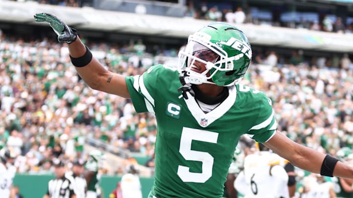New York Jets wide receiver Garrett Wilson (5) celebrates during the second half against the Pittsburgh Steelers