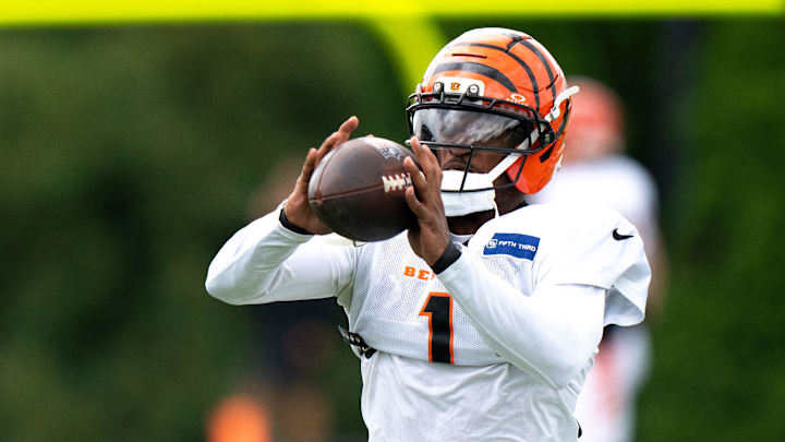 Cincinnati Bengals wide receiver Ja'Marr Chase (1) catches a pass during Cincinnati Bengals Practice in Cincinnati on Aug. 21, 2025. Cincinnati Bengals wide receiver Ja'Marr Chase (1) catches a pass during Cincinnati Bengals Practice in Cincinnati on Aug. 21, 2025.