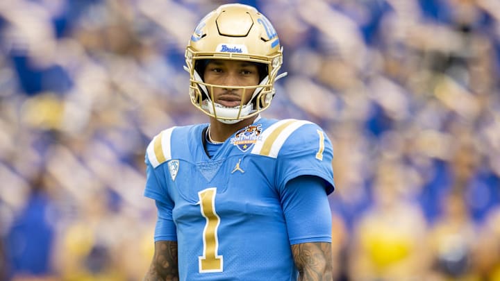 Dec 30, 2022; El Paso, Texas, USA; UCLA Bruins quarterback Dorian Thompson-Robinson (1) looks to the sideline as he faces the Pittsburgh Panthers defense in the first half in the 2022 Sun Bowl at Sun Bowl. Mandatory Credit: Ivan Pierre Aguirre-Imagn Images Dec 30, 2022; El Paso, Texas, USA; UCLA Bruins quarterback Dorian Thompson-Robinson (1) looks to the sideline as he faces the Pittsburgh Panthers defense in the first half in the 2022 Sun Bowl at Sun Bowl. Mandatory Credit: Ivan Pierre Aguirre-Imagn Images