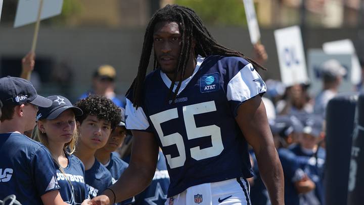 Dallas Cowboys linebacker Jaishawn Barham greets fans at training camp at River Ridge Playing Fields. 