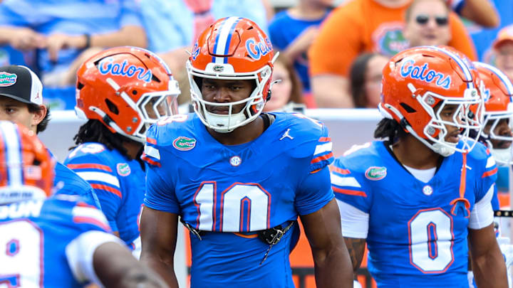 Florida Gators linebacker Grayson Howard participated in warmups after missing last week's game.