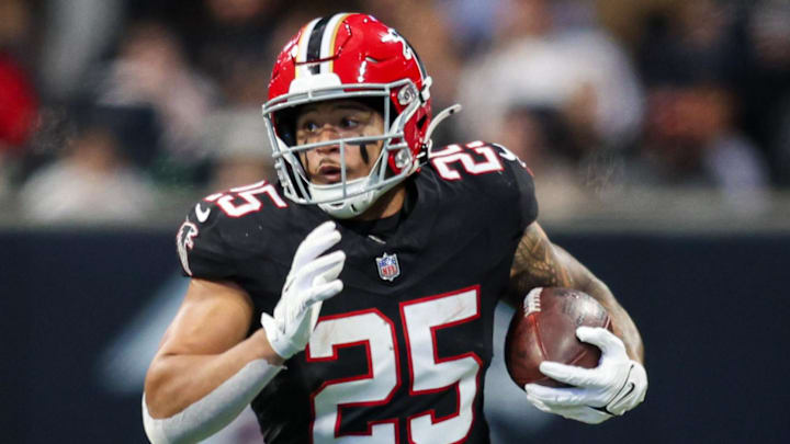 Dec 22, 2024; Atlanta, Georgia, USA; Atlanta Falcons running back Tyler Allgeier (25) runs the ball against the New York Giants in the third quarter at Mercedes-Benz Stadium. Mandatory Credit: Brett Davis-Imagn Images
