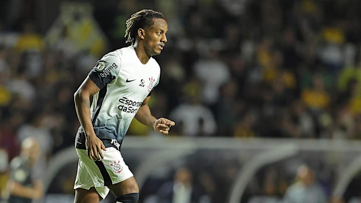 André Carrillo ganhou espaço no Corinthians durante reta final da temporada 2024 