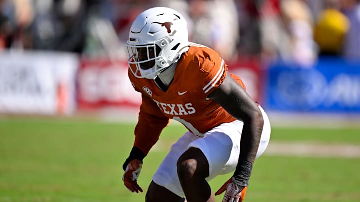 Oct 11, 2025; Dallas, Texas, USA; Texas Longhorns defensive end Colin Simmons (1) during the game between the Texas Longhorns and the Oklahoma Sooners at the Cotton Bowl. Mandatory Credit: Jerome Miron-Imagn Images