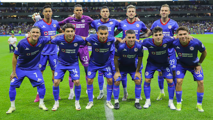 La alineación titular de Cruz Azul ante América en el Clásico Joven.