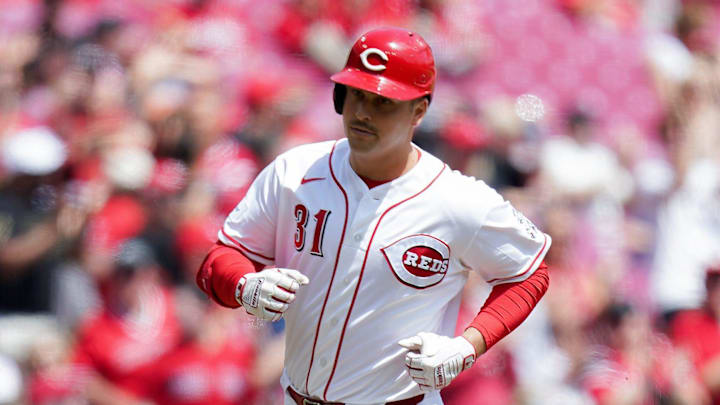 Cincinnati Reds designated hitter Nathaniel Lowe (31) runs 