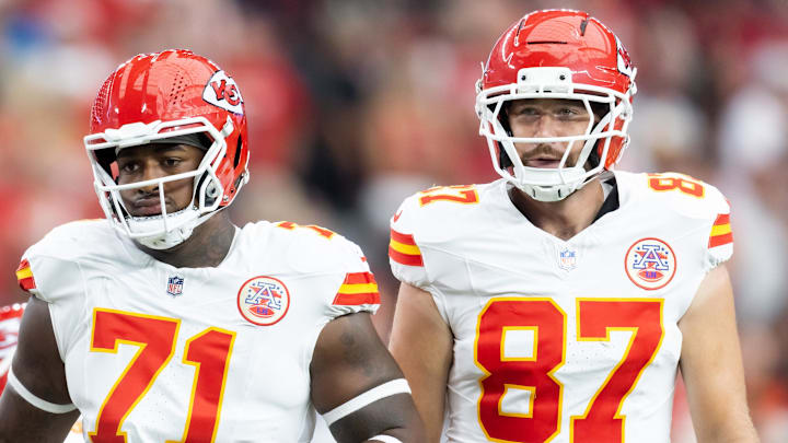 Aug 9, 2025; Glendale, Arizona, USA; Kansas City Chiefs offensive tackle Josh Simmons (71) and tight end Travis Kelce (87) against the Arizona Cardinals during a preseason NFL game at State Farm Stadium. Mandatory Credit: Mark J. Rebilas-Imagn Images Aug 9, 2025; Glendale, Arizona, USA; Kansas City Chiefs offensive tackle Josh Simmons (71) and tight end Travis Kelce (87) against the Arizona Cardinals during a preseason NFL game at State Farm Stadium. Mandatory Credit: Mark J. Rebilas-Imagn Images