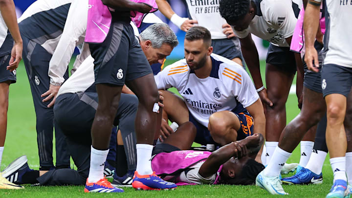 Eduardo Camavinga am Boden