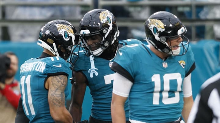 Dec 29, 2024; Jacksonville, Florida, USA; Jacksonville Jaguars wide receiver Brian Thomas Jr. (7), wide receiver Parker Washington (11), and quarterback Mac Jones (10) celebrate a touchdown against the Tennessee Titans during the fourth quarter at EverBank Stadium. Mandatory Credit: Morgan Tencza-Imagn Images Dec 29, 2024; Jacksonville, Florida, USA; Jacksonville Jaguars wide receiver Brian Thomas Jr. (7), wide receiver Parker Washington (11), and quarterback Mac Jones (10) celebrate a touchdown against the Tennessee Titans during the fourth quarter at EverBank Stadium. Mandatory Credit: Morgan Tencza-Imagn Images