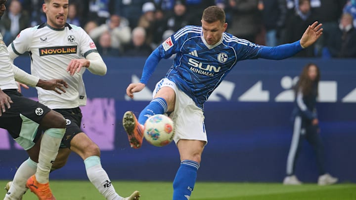 Edin Dzeko mit erstem Treffer