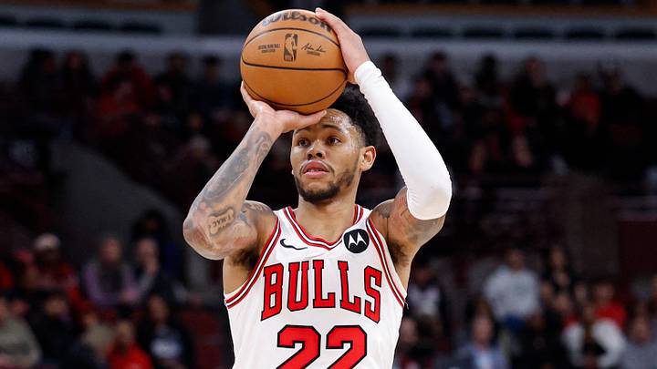 Chicago Bulls guard Anfernee Simons (22) shoots against the Toronto Raptors during the second half at United Center on Feb 19, 2026.