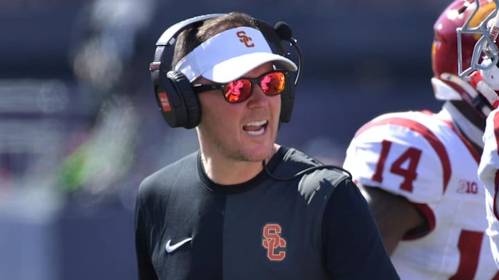 Sep 27, 2025; Champaign, Illinois, USA; Southern California Trojans head coach Lincoln Riley talks with players during the first half against the Illinois Fighting Illini at Memorial Stadium. Sep 27, 2025; Champaign, Illinois, USA; Southern California Trojans head coach Lincoln Riley talks with players during the first half against the Illinois Fighting Illini at Memorial Stadium.