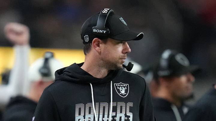 Aug 27, 2026; Paradise, Nevada, USA; Las Vegas Raiders head coach Klint Kubiak watches game play against the San Francisco 49ers during the third quarter at Allegiant Stadium. Mandatory Credit: Kirby Lee-Imagn Images Aug 27, 2026; Paradise, Nevada, USA; Las Vegas Raiders head coach Klint Kubiak watches game play against the San Francisco 49ers during the third quarter at Allegiant Stadium. Mandatory Credit: Kirby Lee-Imagn Images
