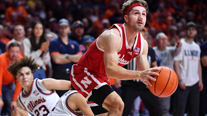 Nebraska guard Sam Hoiberg drives the ball to the basket during the second half against Illinois.
