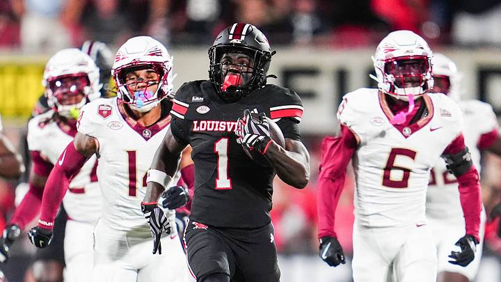Louisville Cardinals running back Isaac Brown (1) looks towards the video screen to keep an eye on his pursuers as he scored a 97-yard touchdown in the first half against Florida State during ACC college football at L&N Stadium in Louisville, Kentucky. Oct. 9, 2026. Louisville Cardinals running back Isaac Brown (1) looks towards the video screen to keep an eye on his pursuers as he scored a 97-yard touchdown in the first half against Florida State during ACC college football at L&N Stadium in Louisville, Kentucky. Oct. 9, 2026.