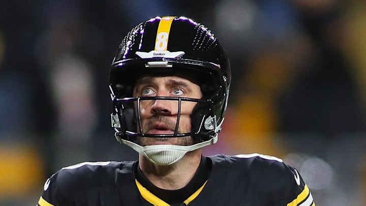 Pittsburgh Steelers quarterback Aaron Rodgers 
