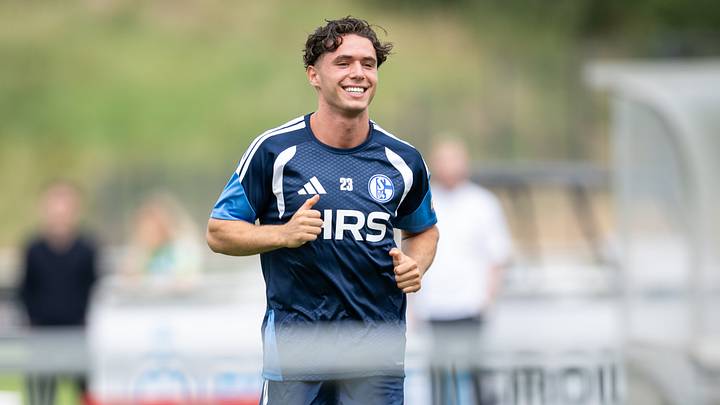 Soufiane El-Faouzi beim Trainingsauftakt des S04 Soufiane El-Faouzi beim Trainingsauftakt des S04