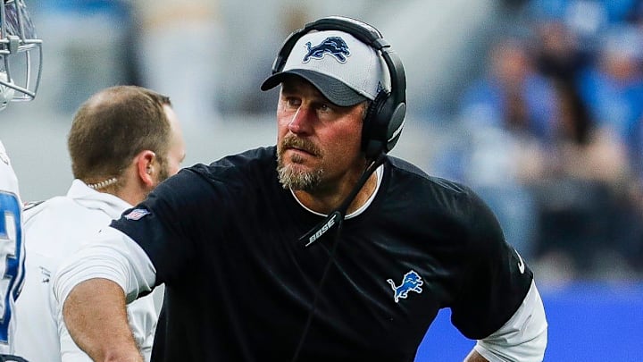 Detroit Lions head coach Dan Campbell talks to inside linebacker Alex Anzalone (34) during the second half against Los Angeles Rams at the SoFi Stadium in Inglewood, Calif. on Sunday, Oct. 24, 2021. Detroit Lions head coach Dan Campbell talks to inside linebacker Alex Anzalone (34) during the second half against Los Angeles Rams at the SoFi Stadium in Inglewood, Calif. on Sunday, Oct. 24, 2021.