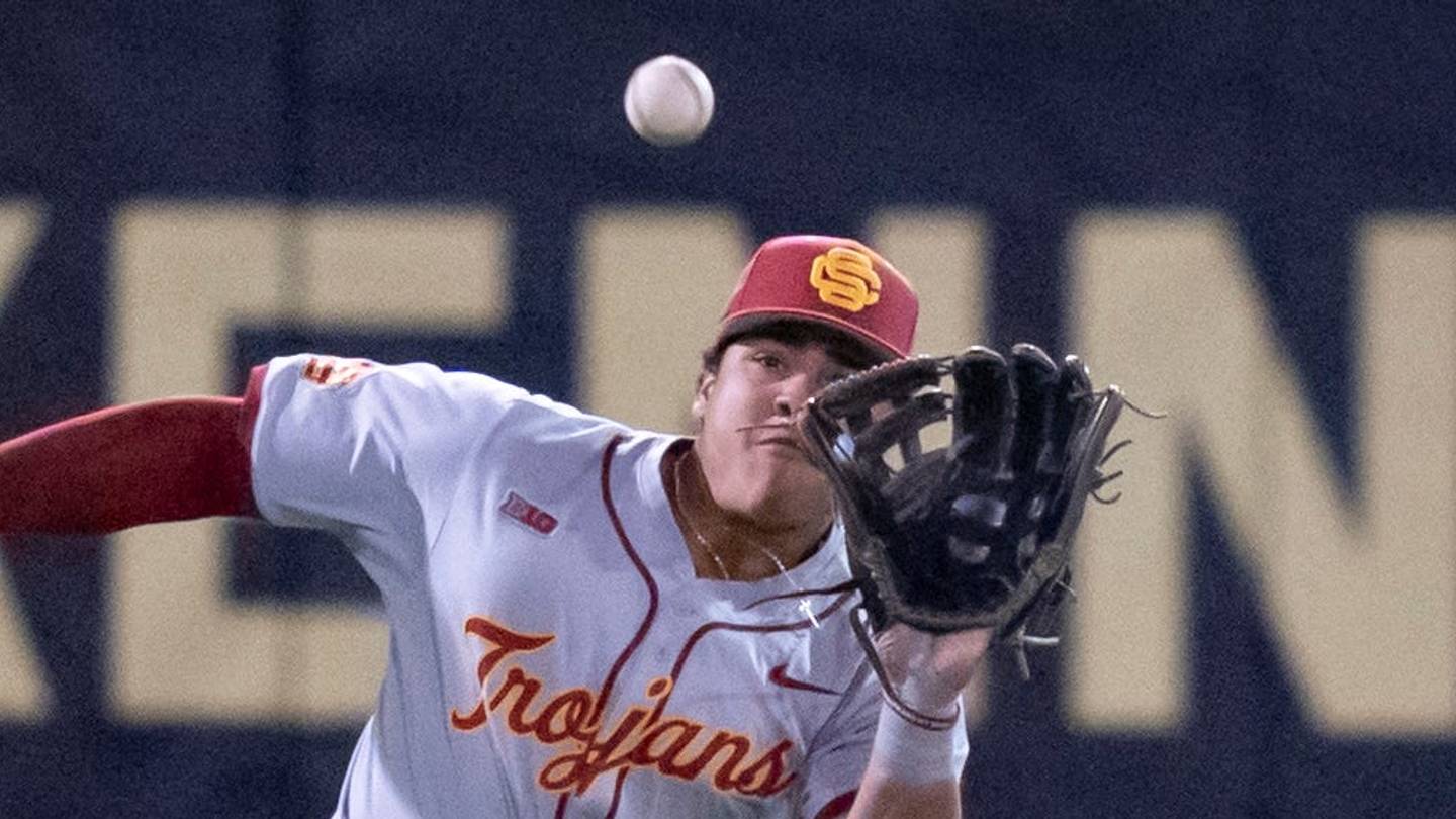 USC Trojans vs. North Carolina: Chapel Hill Super Regional Live Score Updates