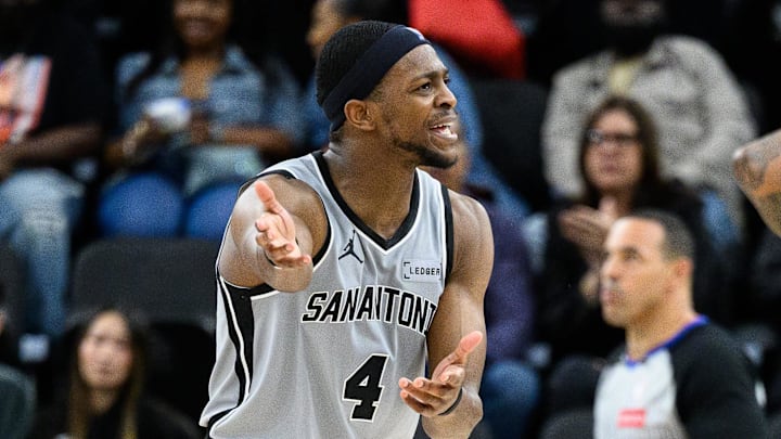 San Antonio Spurs guards De'aaron Fox (4) and Devin Vassell (24) react during the second half against the Los Angeles Clippers at Intuit Dome on April 2, 2026.