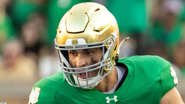 Oct 4, 2025; South Bend, Indiana, USA; Notre Dame Fighting Irish tight end Eli Raridon (9) fights for extra yards against Boise State Broncos defensive back Zion Washington (21) during the second half at Notre Dame Stadium. Mandatory Credit: Michael Caterina-Imagn Images