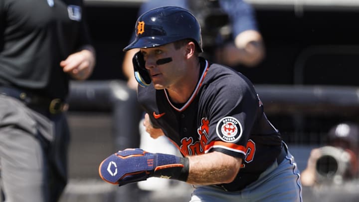 Detroit Tigers infielder Kevin McGonigle (85) scores on a throwing error against the New York Yankees.