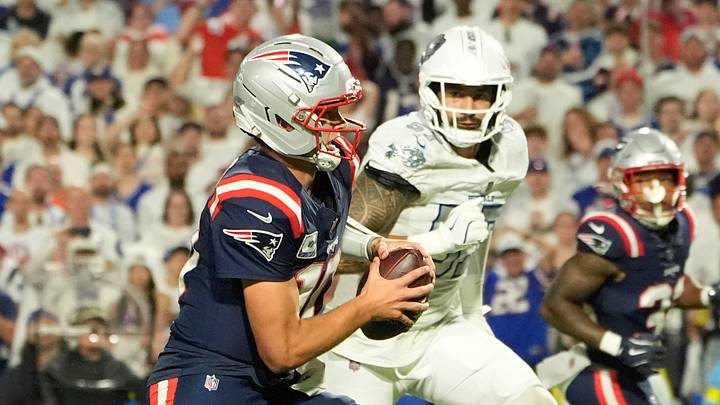 Oct 5, 2025; Orchard Park, New York, USA; New England Patriots quarterback Drake Maye (10) runs with the ball against the Buffalo Bills during the first half at Highmark Stadium. Mandatory Credit: Gregory Fisher-Imagn Images Oct 5, 2025; Orchard Park, New York, USA; New England Patriots quarterback Drake Maye (10) runs with the ball against the Buffalo Bills during the first half at Highmark Stadium. Mandatory Credit: Gregory Fisher-Imagn Images