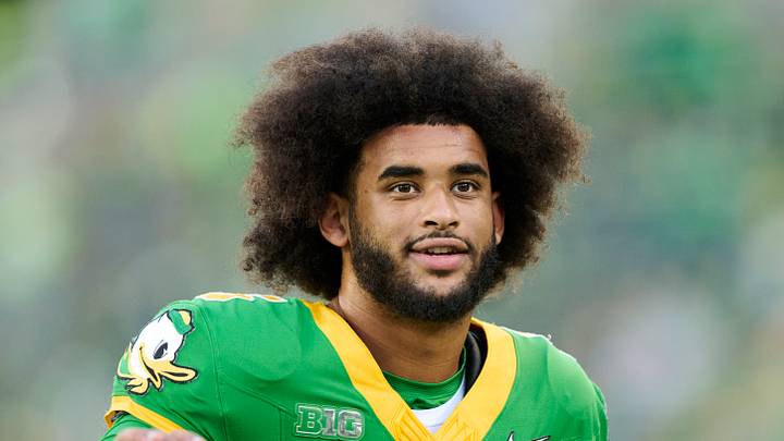 Sep 18, 2026; Eugene, Oregon, USA; Oregon Ducks quarterback Dante Moore (5) waves to a fan before a game against the Portland State Vikings at Autzen Stadium. Sep 18, 2026; Eugene, Oregon, USA; Oregon Ducks quarterback Dante Moore (5) waves to a fan before a game against the Portland State Vikings at Autzen Stadium.