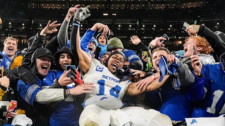 Detroit Lions wide receiver Amon-Ra St. Brown (14).