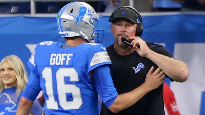 Detroit Lions head coach Dan Campbell speaks with quarterback Jared Goff (16) during the second quarter of the game against the Chicago Bears at Ford Field.