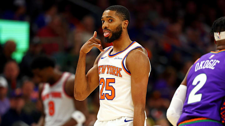 Nov 20, 2024; Phoenix, Arizona, USA; New York Knicks forward Mikal Bridges (25) reacts after a play during the fourth quarter against the Phoenix Suns at Footprint Center. Mandatory Credit: Mark J. Rebilas-Imagn Images Nov 20, 2024; Phoenix, Arizona, USA; New York Knicks forward Mikal Bridges (25) reacts after a play during the fourth quarter against the Phoenix Suns at Footprint Center. Mandatory Credit: Mark J. Rebilas-Imagn Images