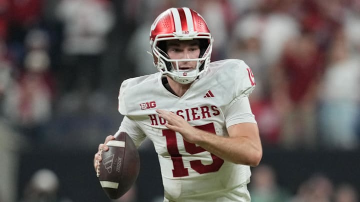 Indiana Hoosiers quarterback Fernando Mendoza (15) looks to pass against the Ohio State Buckeyes during the 2025 Big Ten championship game at Lucas Oil Stadium. Indiana Hoosiers quarterback Fernando Mendoza (15) looks to pass against the Ohio State Buckeyes during the 2025 Big Ten championship game at Lucas Oil Stadium.