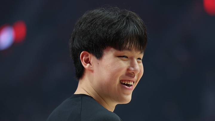 Oct 10, 2025; Portland, Oregon, USA; Portland Trail Blazers center Yang Hansen (17) smiles at a fan before playing in a game against Sacramento Kings at Moda Center. Mandatory Credit: Jaime Valdez-Imagn Images Oct 10, 2025; Portland, Oregon, USA; Portland Trail Blazers center Yang Hansen (17) smiles at a fan before playing in a game against Sacramento Kings at Moda Center. Mandatory Credit: Jaime Valdez-Imagn Images