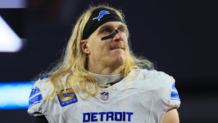 Detroit Lions middle linebacker Alex Anzalone (34).