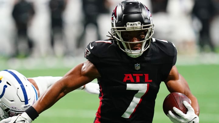 Dec 24, 2023; Atlanta, Georgia, USA; Atlanta Falcons running back Bijan Robinson (7) carries the ball against Indianapolis Colts safety Nick Cross (20) during the first half at Mercedes-Benz Stadium. Mandatory Credit: John David Mercer-USA TODAY Sports