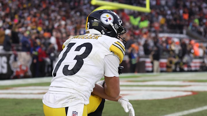 Former Pittsburgh Steelers wide receiver Scotty Miller (13) kneels after a play against the Cleveland Browns 