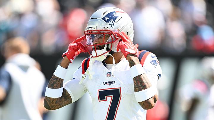 New England Patriots cornerback Carlton Davis III New England Patriots cornerback Carlton Davis III