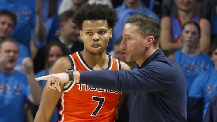 Jan 20, 2026; Oxford, Mississippi, USA; Auburn Tigers head coach Steven Pearl talks with forward Keyshawn Hall (7) during the second half against the Mississippi Rebels  at The Sandy and John Black Pavilion at Ole Miss. Mandatory Credit: Petre Thomas-Imagn Images