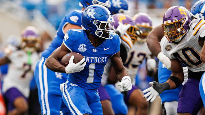 Kentucky Wildcats wide receiver Kendrick Law (1) runs the ball during the game against the Tennessee Tech 