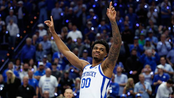 Mar 7, 2026; Lexington, Kentucky, USA; Kentucky Wildcats guard Otega Oweh (00) waves to the crowd during the senior day ceremony before the game against the Florida Gators at Rupp Arena at Central Bank Center. Mandatory Credit: Jordan Prather-Imagn Images Mar 7, 2026; Lexington, Kentucky, USA; Kentucky Wildcats guard Otega Oweh (00) waves to the crowd during the senior day ceremony before the game against the Florida Gators at Rupp Arena at Central Bank Center. Mandatory Credit: Jordan Prather-Imagn Images