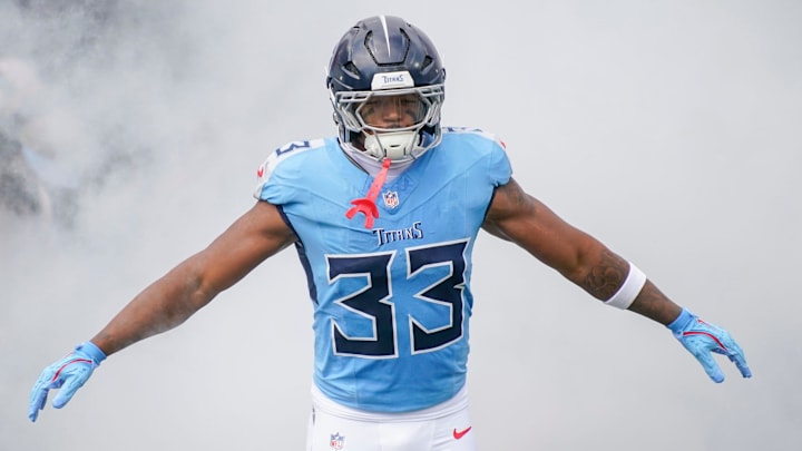 Tennessee Titans linebacker Cedric Gray takes the field before the game against the Indianapolis Colts. Tennessee Titans linebacker Cedric Gray takes the field before the game against the Indianapolis Colts.